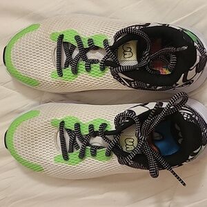 Boys Under Armour shoes size 4Y